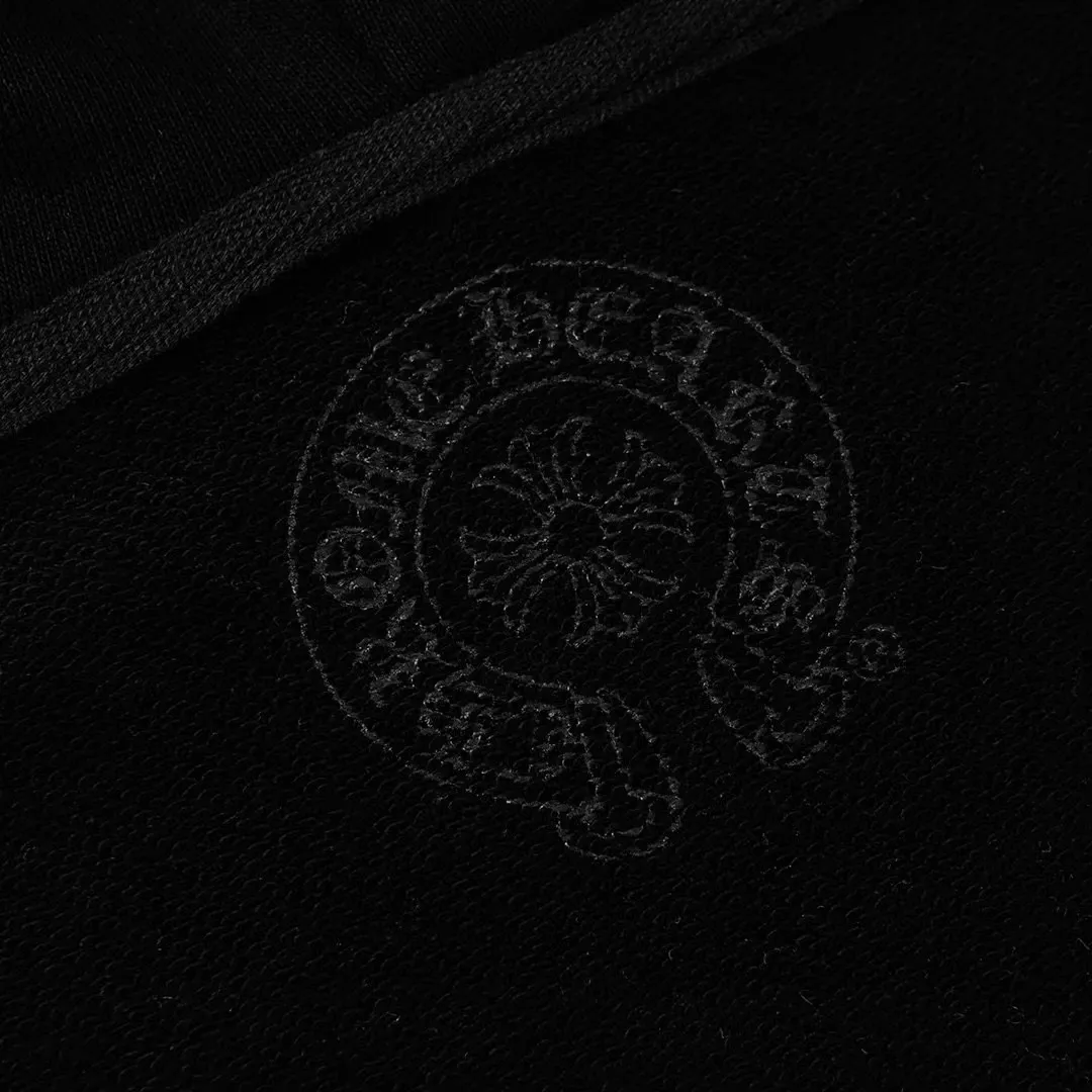 P240 Cross-border running quantity model, please do not place an order if you are pursuing quality - Chrome Hearts/Chrome Hearts 23ss scroll horseshoe print zipper sweatshirt cardigan jacket - High weight, high density and high quality. The wool is soft, delicate and skin-friendly. It feels soft and silky. It has excellent warmth and skin-friendly properties. - Custom-woven and dyed, no color difference. No matter the fabric or workmanship details, it beats the ordinary version on the market. - Hardware and zipper accessories are all customized, full of details - Color: black white -Size: S M L XL